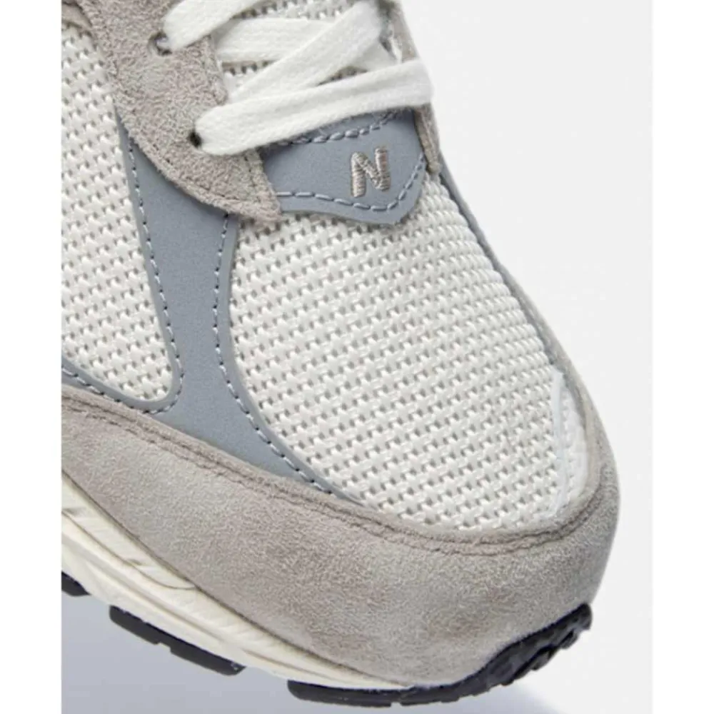 Hot New Balance Adults 2002R Trainers Brown