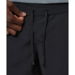 New Nike Mens Challenger 5 Inch Shorts Black