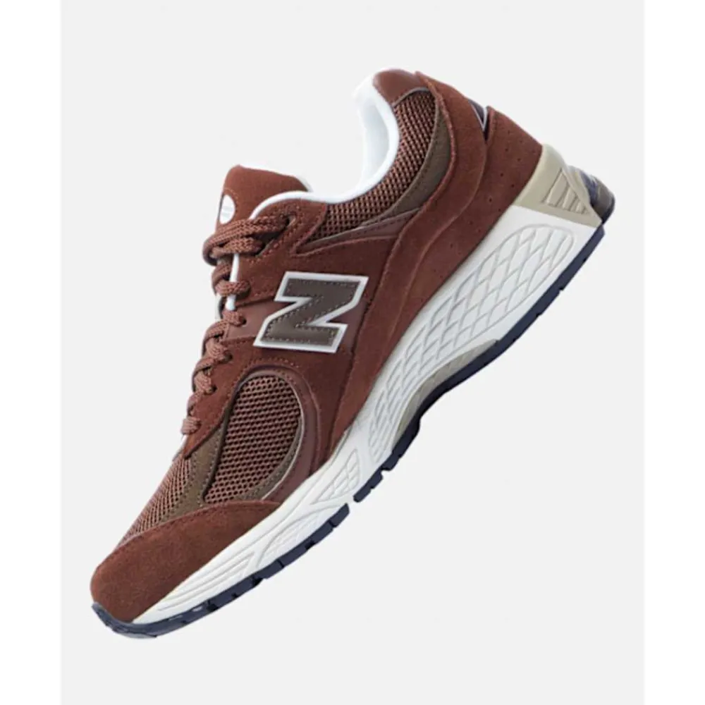 Discount New Balance Mens 2002R Trainers Brown