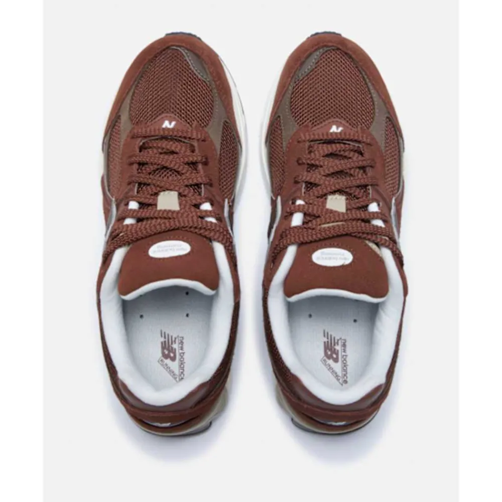 Discount New Balance Mens 2002R Trainers Brown