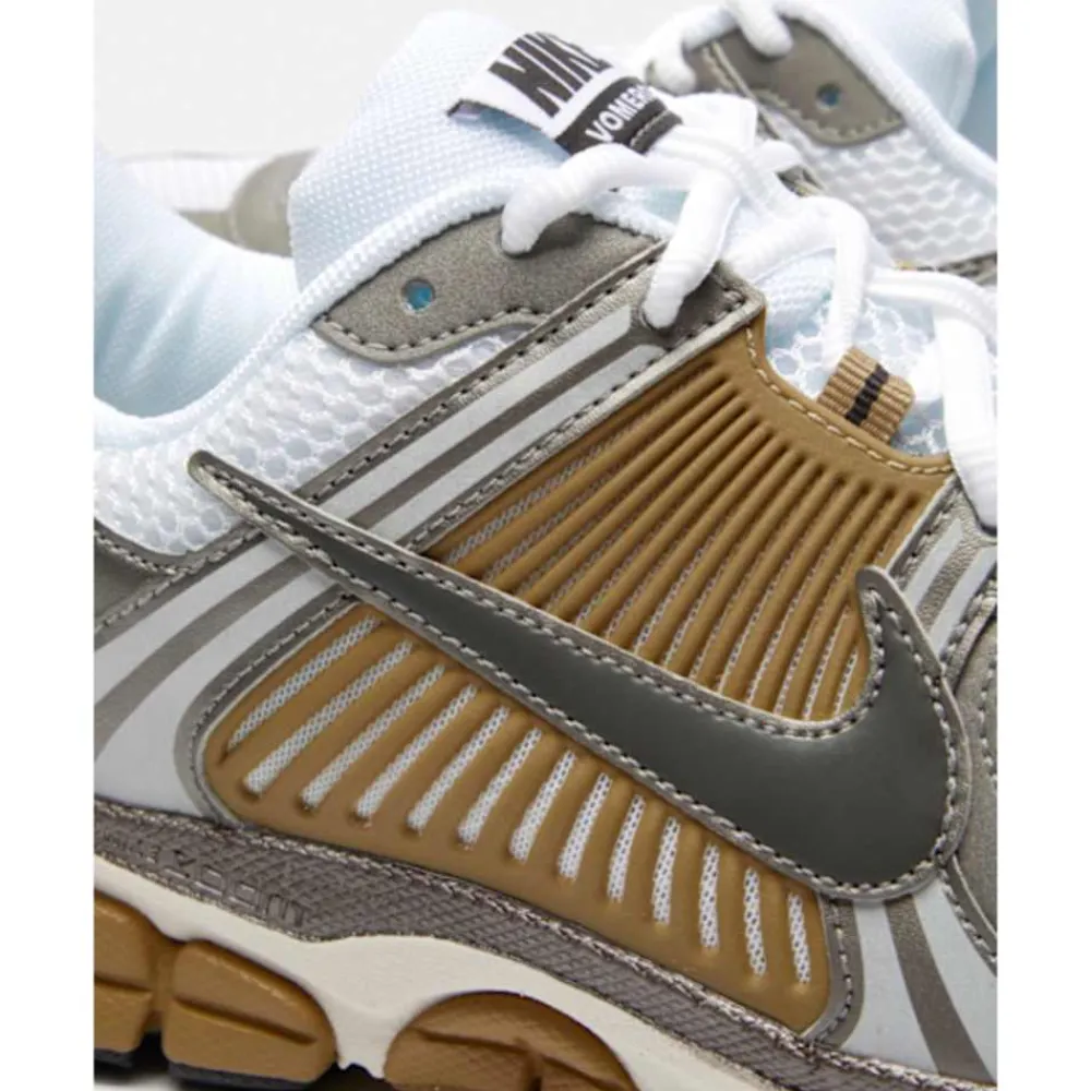 Clearance Nike Mens Zoom Vomero 5 Gold