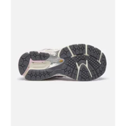 New New Balance Older Kids 1906 Trainers Pink
