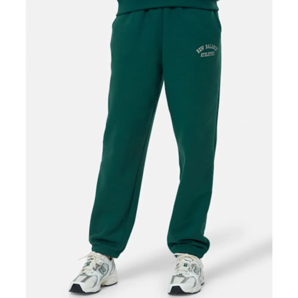 Hot New Balance Womens Fleece Graphic Joggers Green