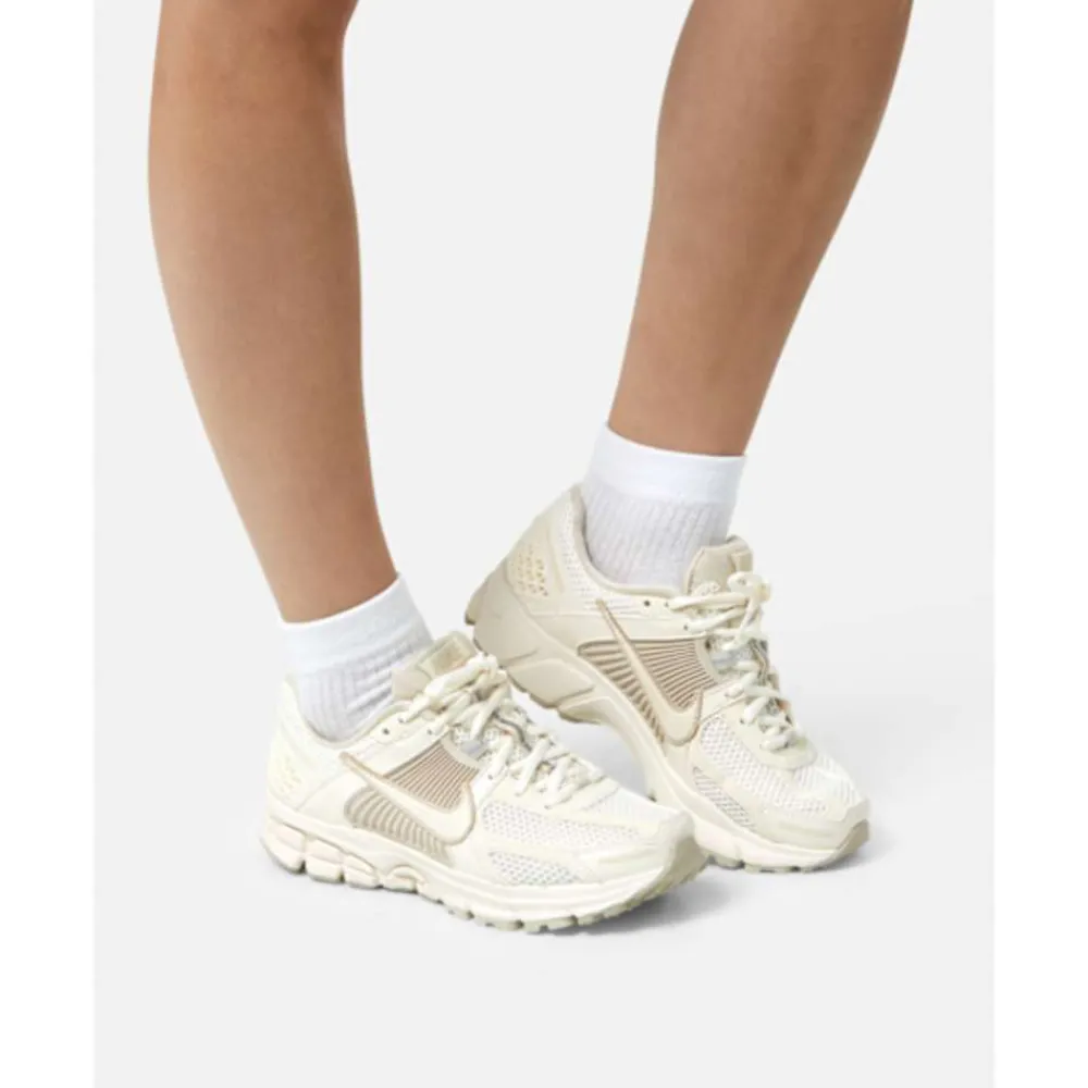 Discount Nike Womens Zoom Vomero 5 Cream