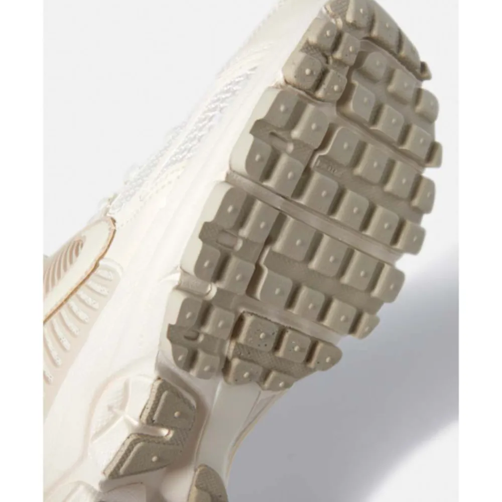 Discount Nike Womens Zoom Vomero 5 Cream